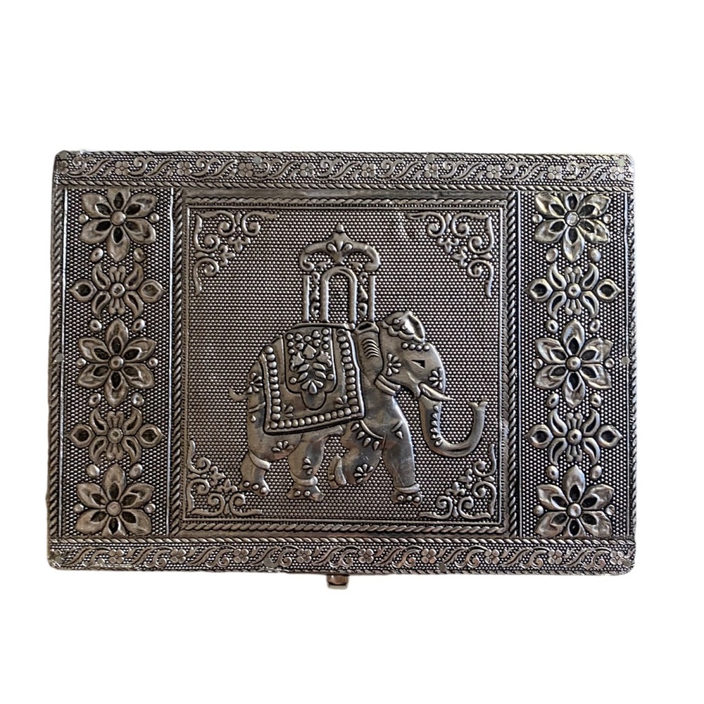 NWOT Silver Elephant Relief jewelry Box